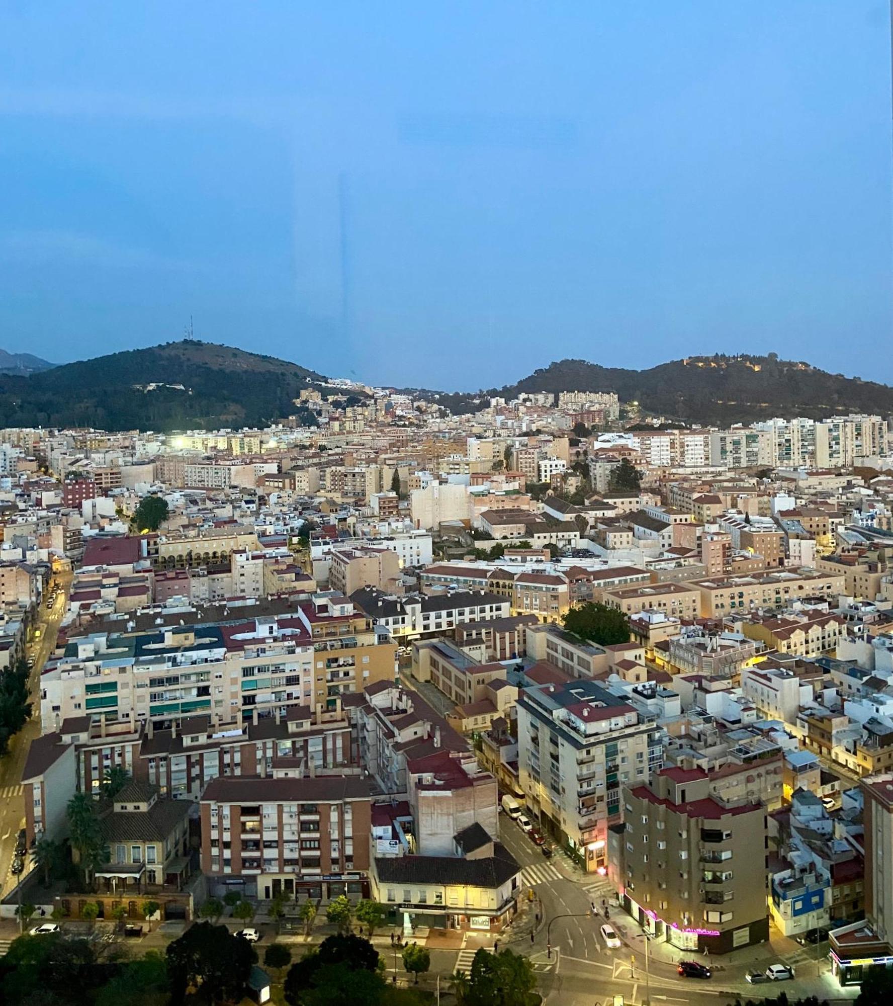 Urban Sky Views Over Málaga Exterior foto
